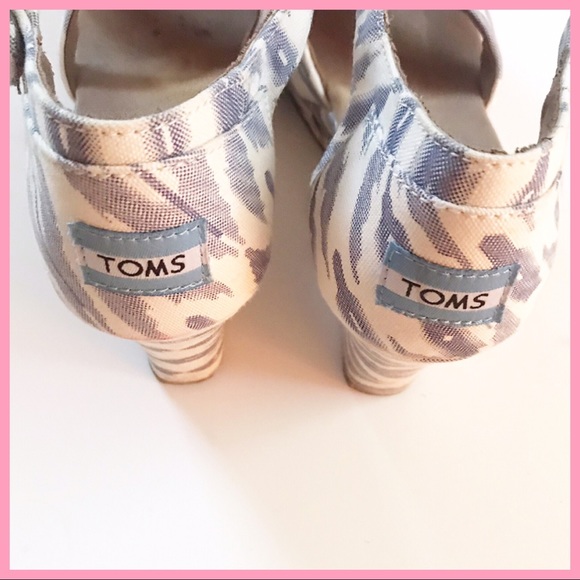 TOMS | Ikat Print Hemp Strappy Wedge Sandals - Picture 8 of 8
